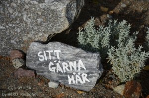 Sitt gärna här