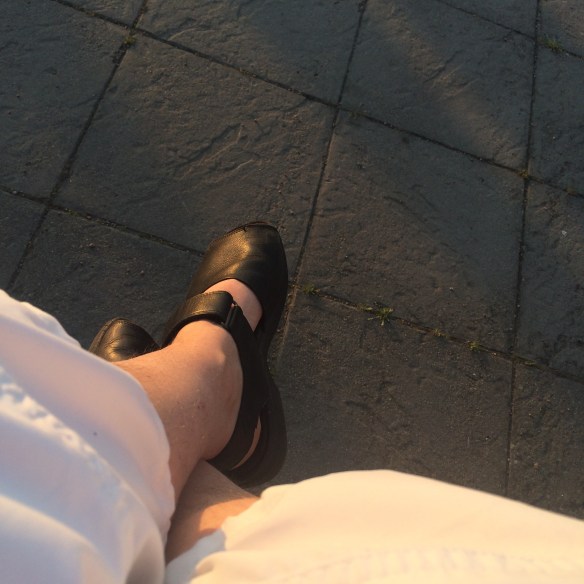 Sprattlar lite med benen under Goodnight Sun