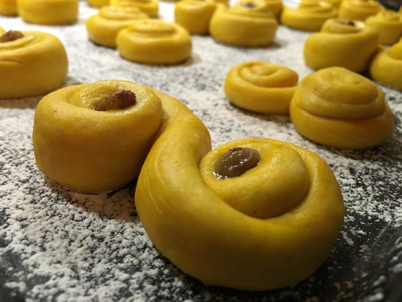 Lussekatter redo att åka in i ugnen