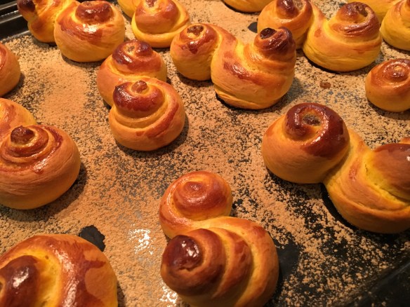 Färdiggräddade lussekatter